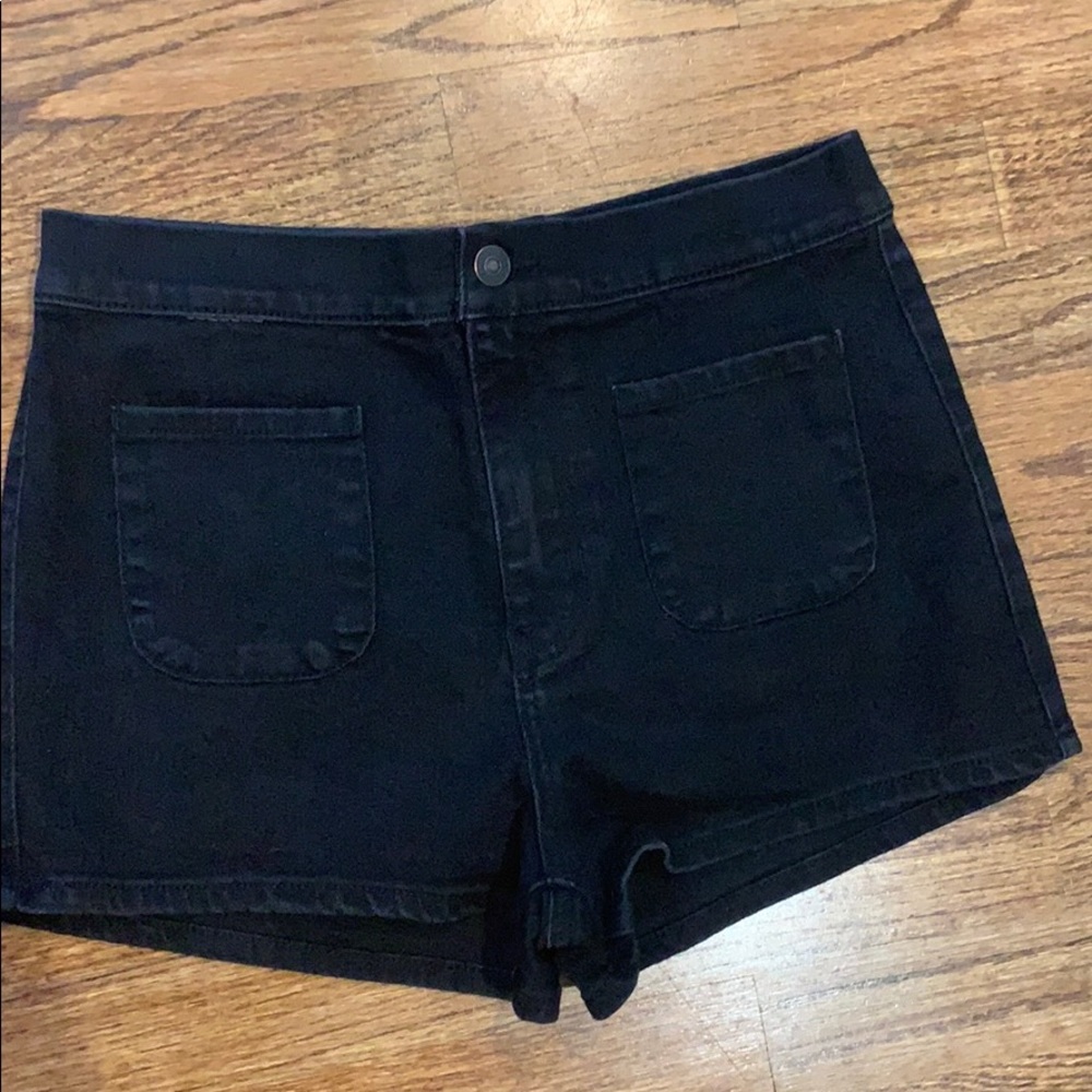 Mid-rise shorts